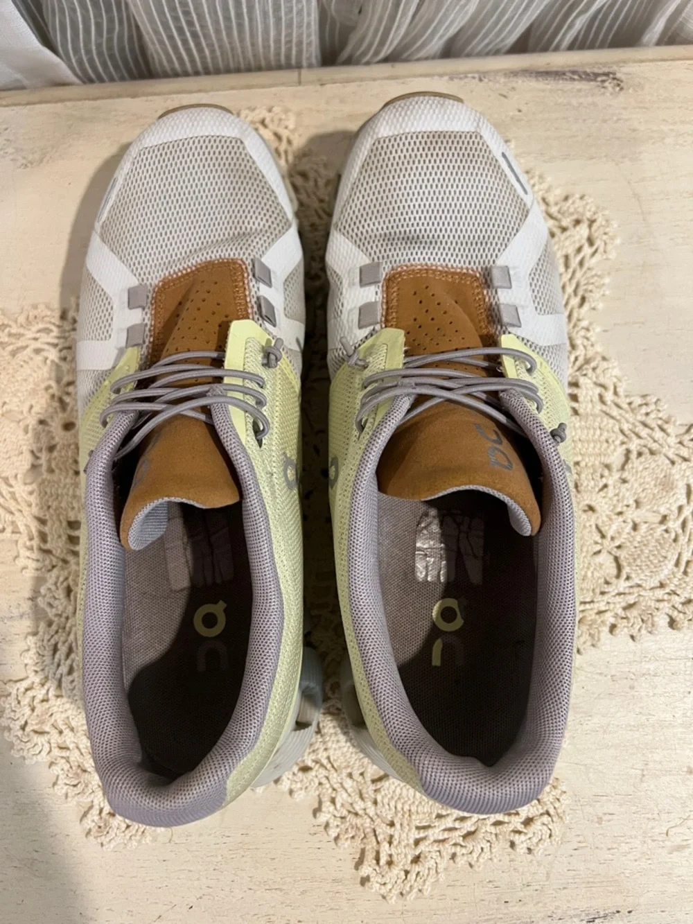 On Running Cloud Sneakers Women’s Size 8 Beige Green Lightweight Athletic Shoes - Picture 6 of 12